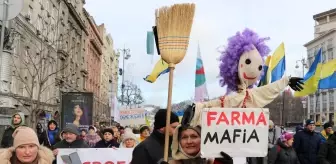 Ukrayna'da aşı karşıtları artırılan Kovid-19 önlemlerini protesto etti