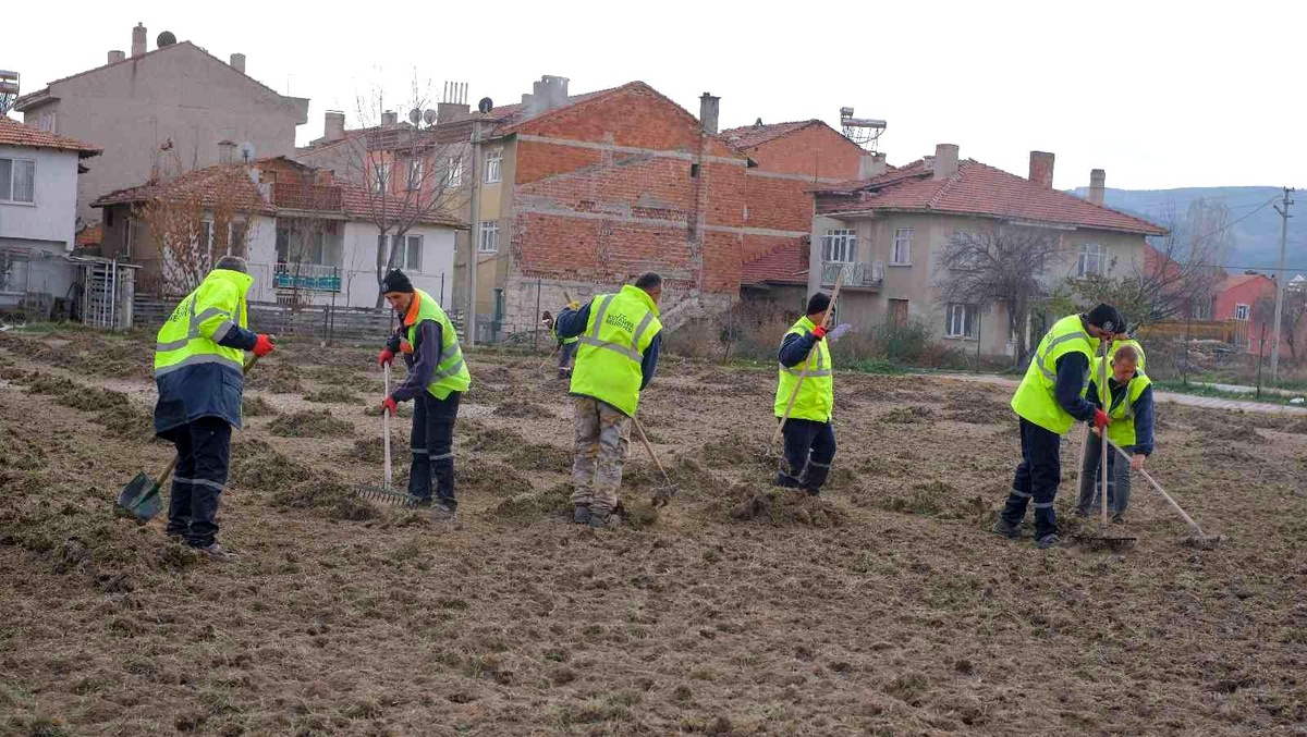 Vefa Futbol Sahası yeniden kullanıma hazır hale getiriliyor