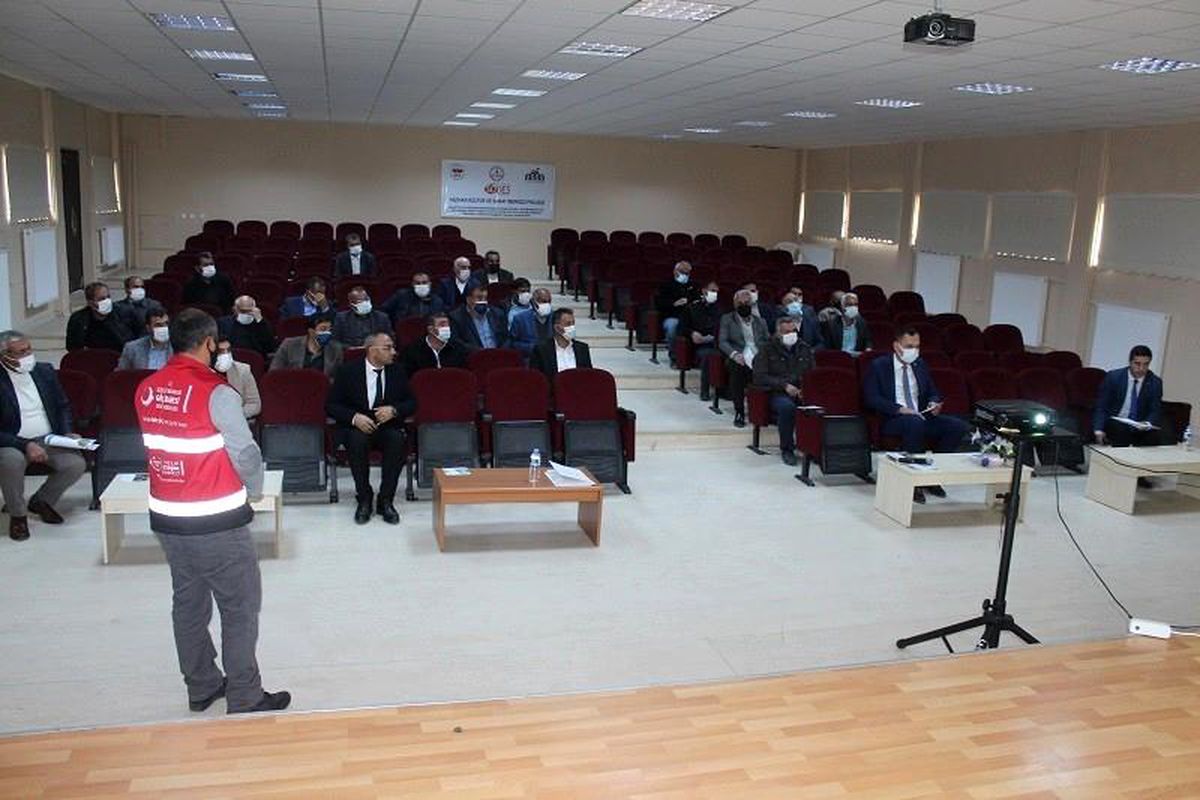 Yazıhan'da muhtarlarla toplantı