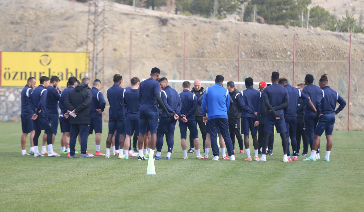 Yeni Malatyaspor Teknik Direktörü Sumudica, Galatasaray maçında futbolun konuşulmasını istiyor Açıklaması
