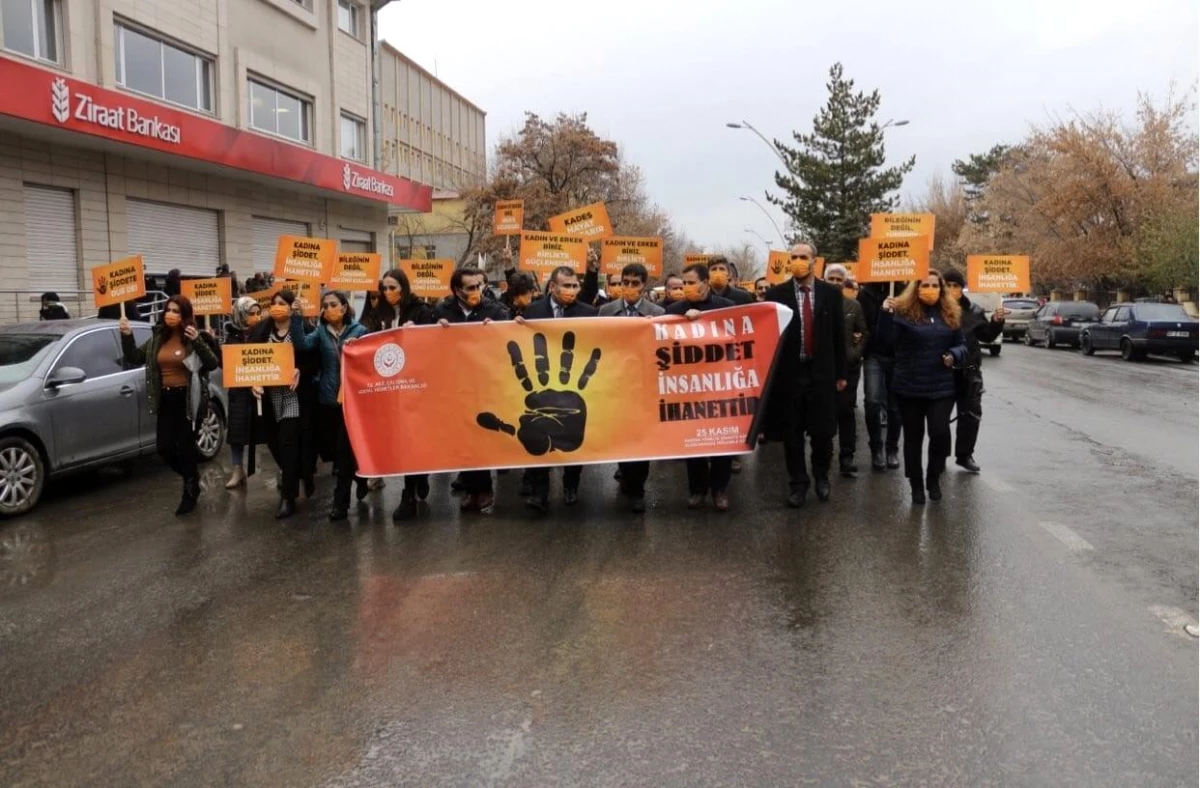 Ağrı\'da Kadına Yönelik Şiddete Karşı Farkındalık yürüyüşü düzenlendi