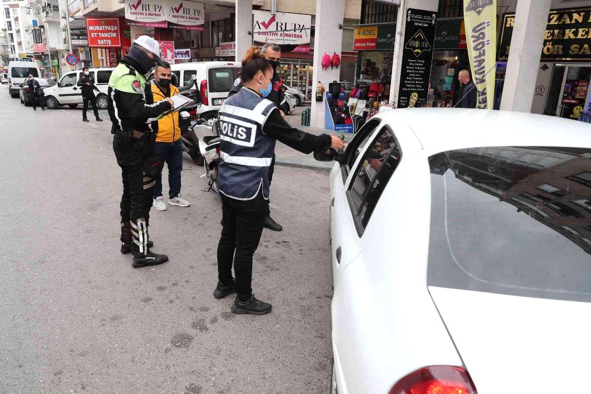 Antalya\'da 702 polisin katılımıyla \'Huzur Akdeniz Uygulaması\'