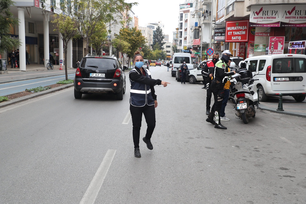 Antalya\'da asayiş uygulamasında aranan 4 kişi yakalandı