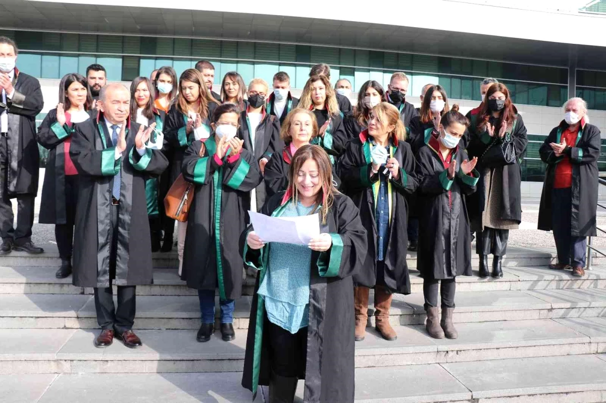 Avukatlar kadına şiddet için toplandı