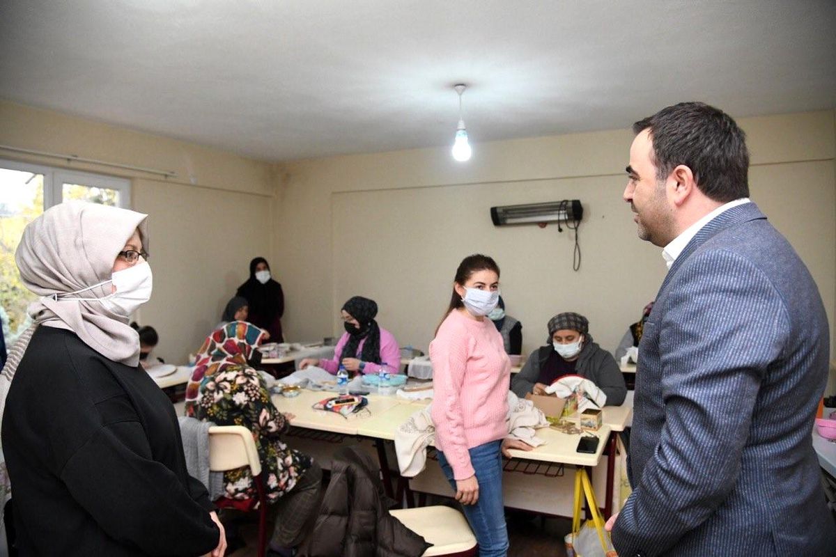 Başkan Özlü emektar kadınlarla buluştu