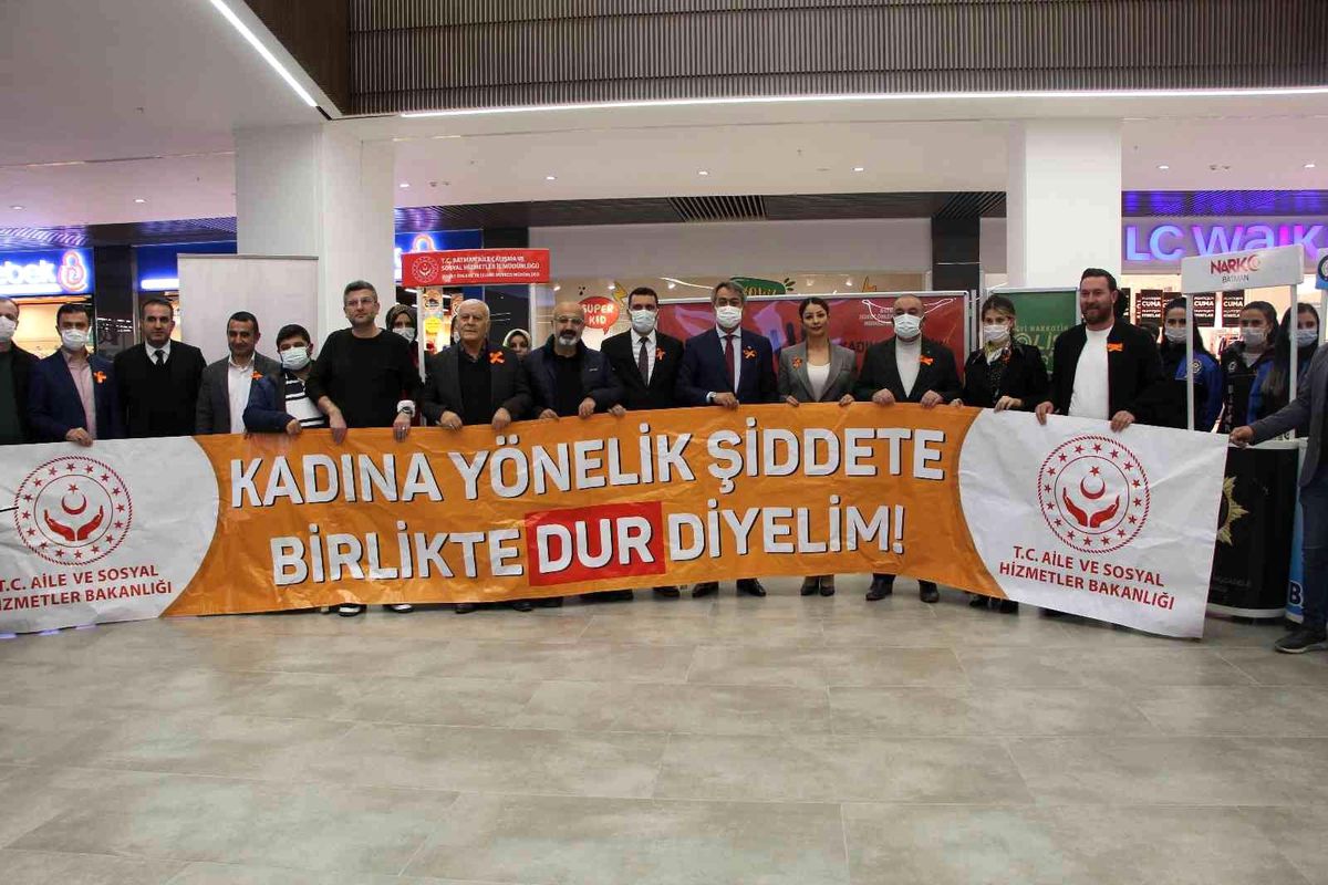 Batman\'da 25 Kasım Kadına Şiddete Karşı Uluslararası Dayanışma Günü standı