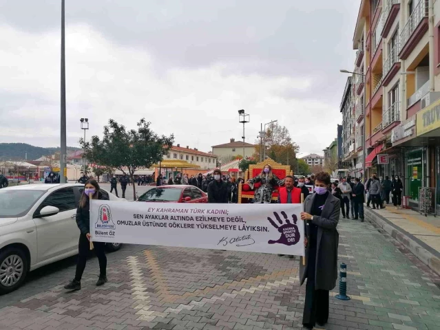 Çan'da kadına şiddete karşı yürüyüş düzenlendi