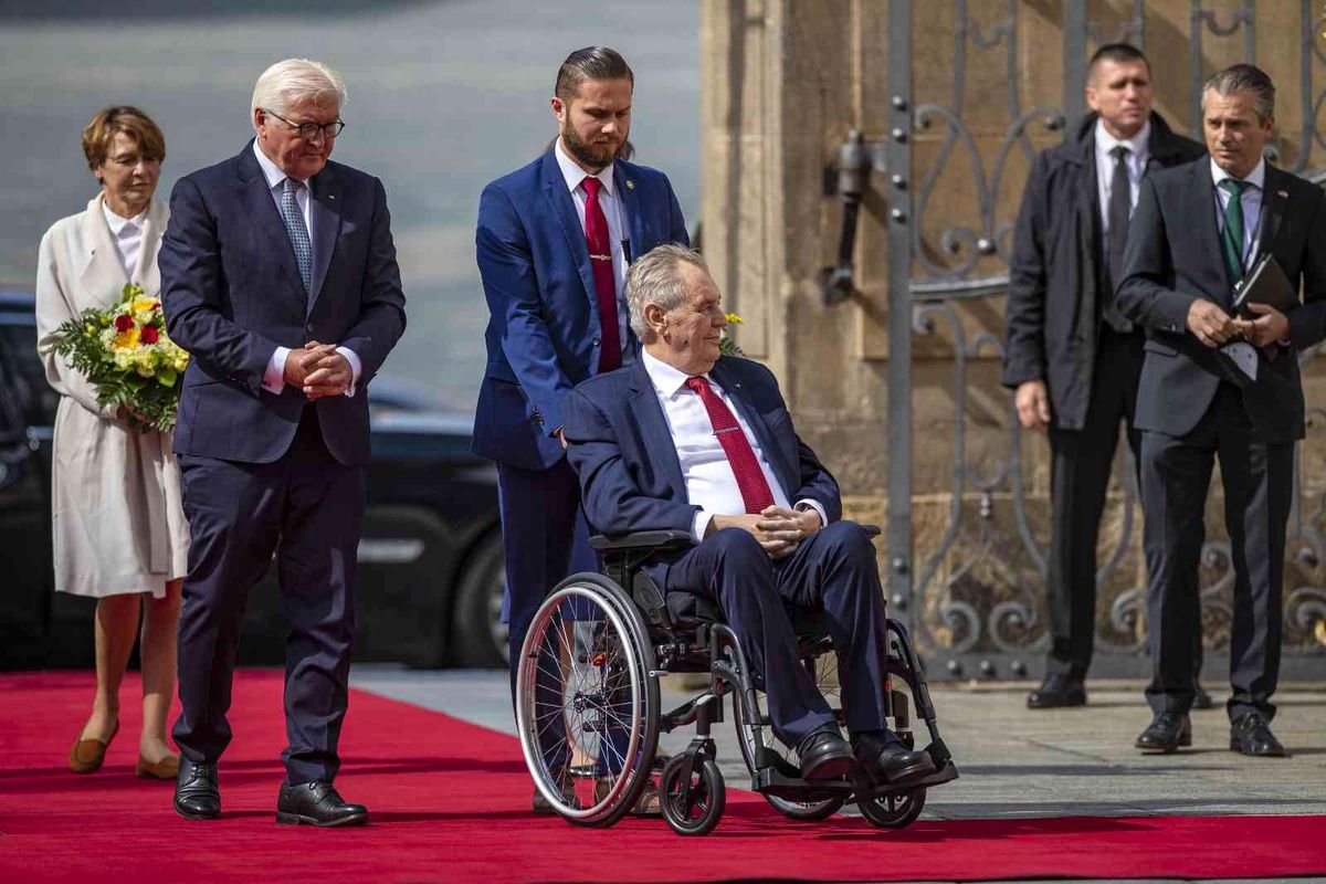 Son dakika haber: Covid-19\'a yakalanan 77 yaşındaki Çekya Devlet Başkanı Zeman hastaneye kaldırıldı