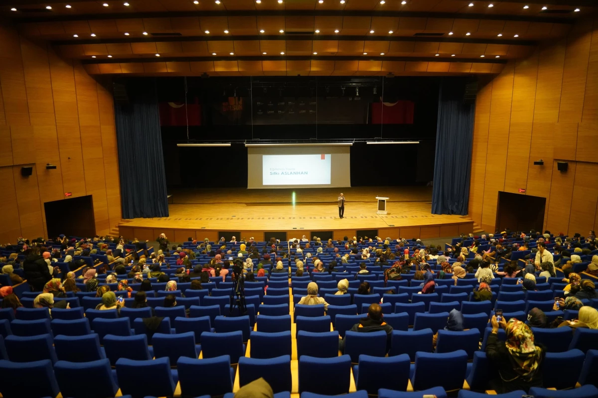 Diyarbakır\'da "Yaşasın Kadın" konferansı düzenlendi