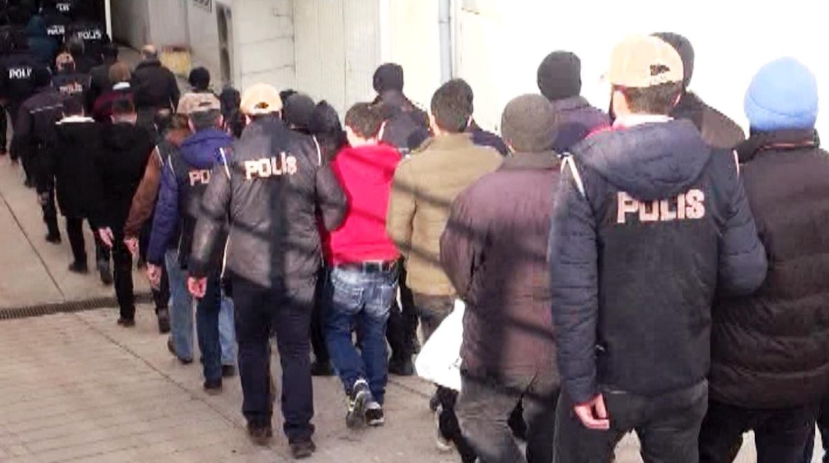Edirne merkezli 6 ilde eş zamanlı yapılan operasyonda 13 FETÖ şüphelisi göz altına alındı