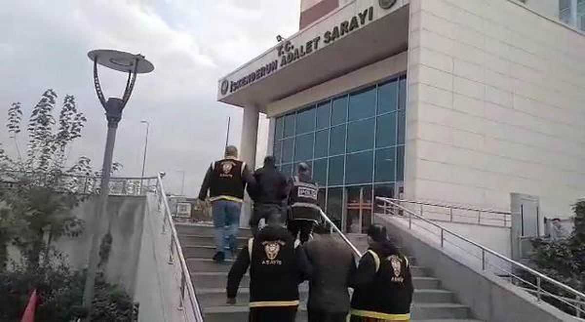 Elektrik tüketim destek paralarını zimmetine geçiren 2 PTT çalışanı tutuklandı