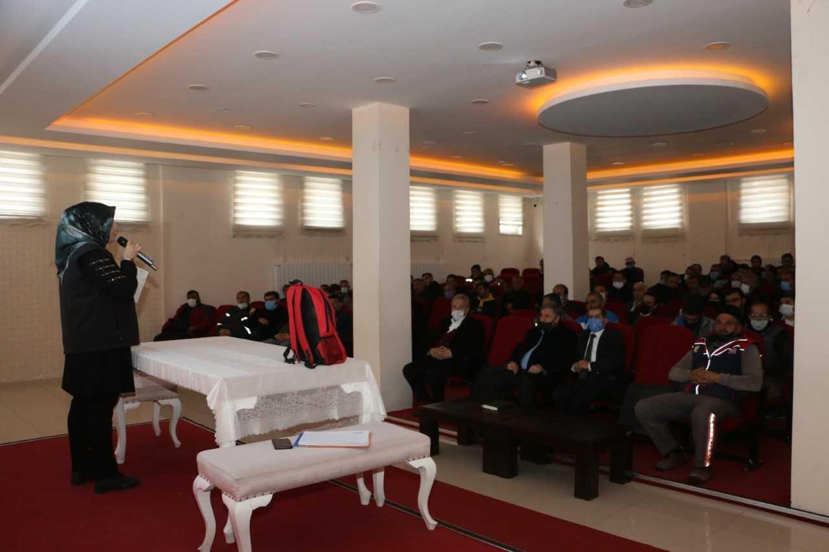 Erzurum\'da AFAD görevlileri belediye personeline doğal afetlerde alınacak tedbirleri anlattı