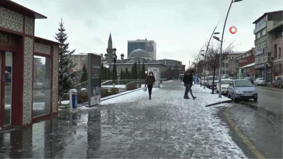 Erzurum\'da kamu kurum kuruluşları ve STK\'lar kadına yönelik şiddete dikkat çekmek için toplandı