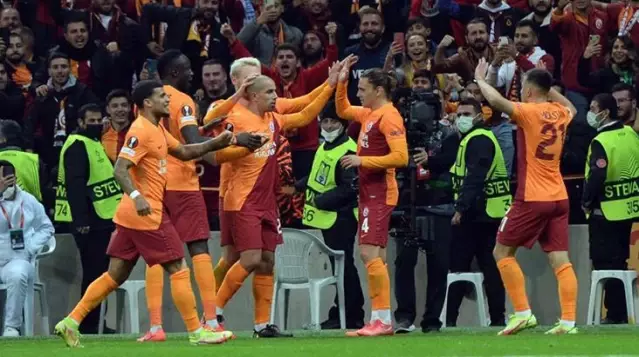 Galatasaray, sahasında Marsilya'yı 4-2 yenerek Avrupa Ligi'nde gruptan çıkmayı garanti altına aldı Galatasaray, sahasında Marsilya'yı 4-2 yenerek Avrupa Ligi'nde gruptan çıkmayı garanti altına aldı