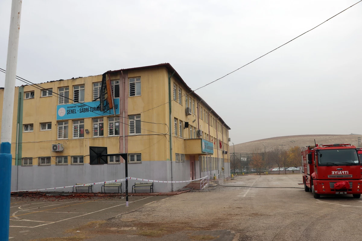 GAZİANTEP - Okulun çatısında çıkan yangın söndürüldü