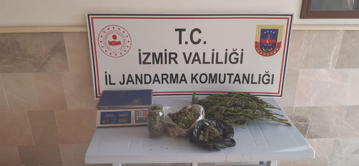 Son dakika haberi... İzmir\'de uyuşturucu operasyonunda 2 kişi yakalandı