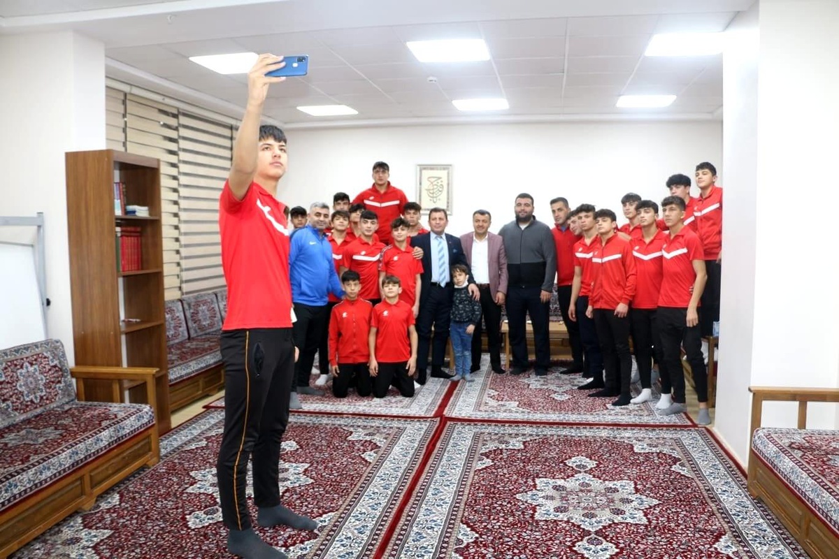 Kabakcı, Güreş sporcuları ile sohbet etti