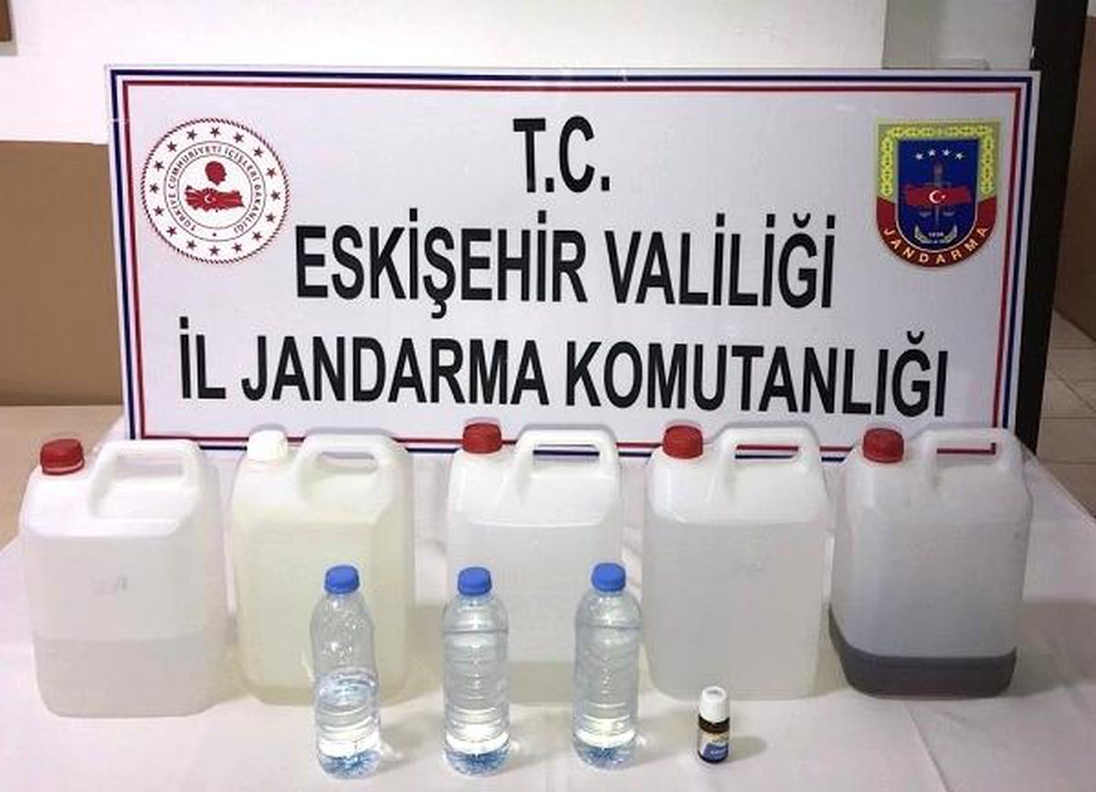 Son dakika haber! Kaçak içki üreten berber, jandarmanın operasyonuyla yakalandı