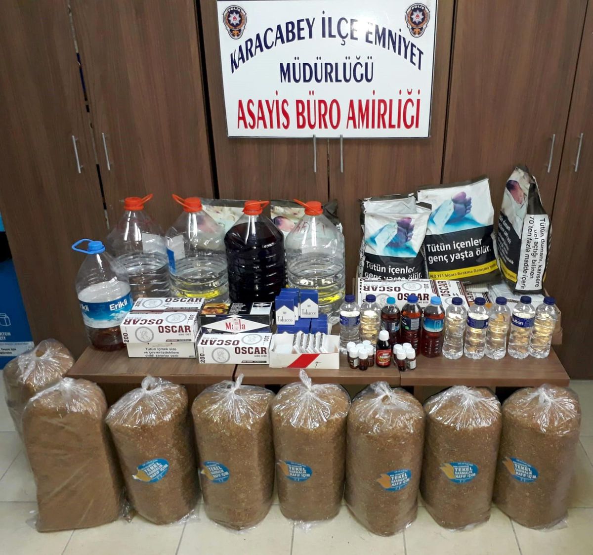 Karacabey\'de sahte içki ve kaçak sigara operasyonu: 2 gözaltı