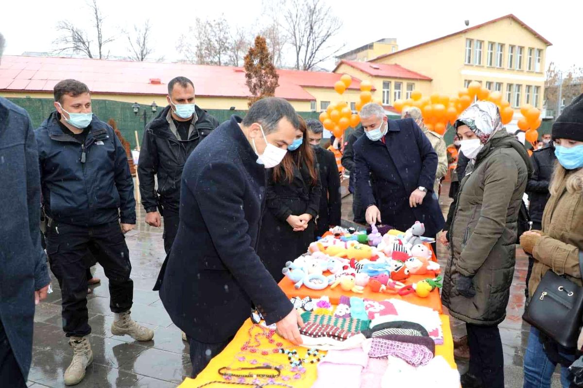 Kars\'ta kadına şiddete dikkat çekildi
