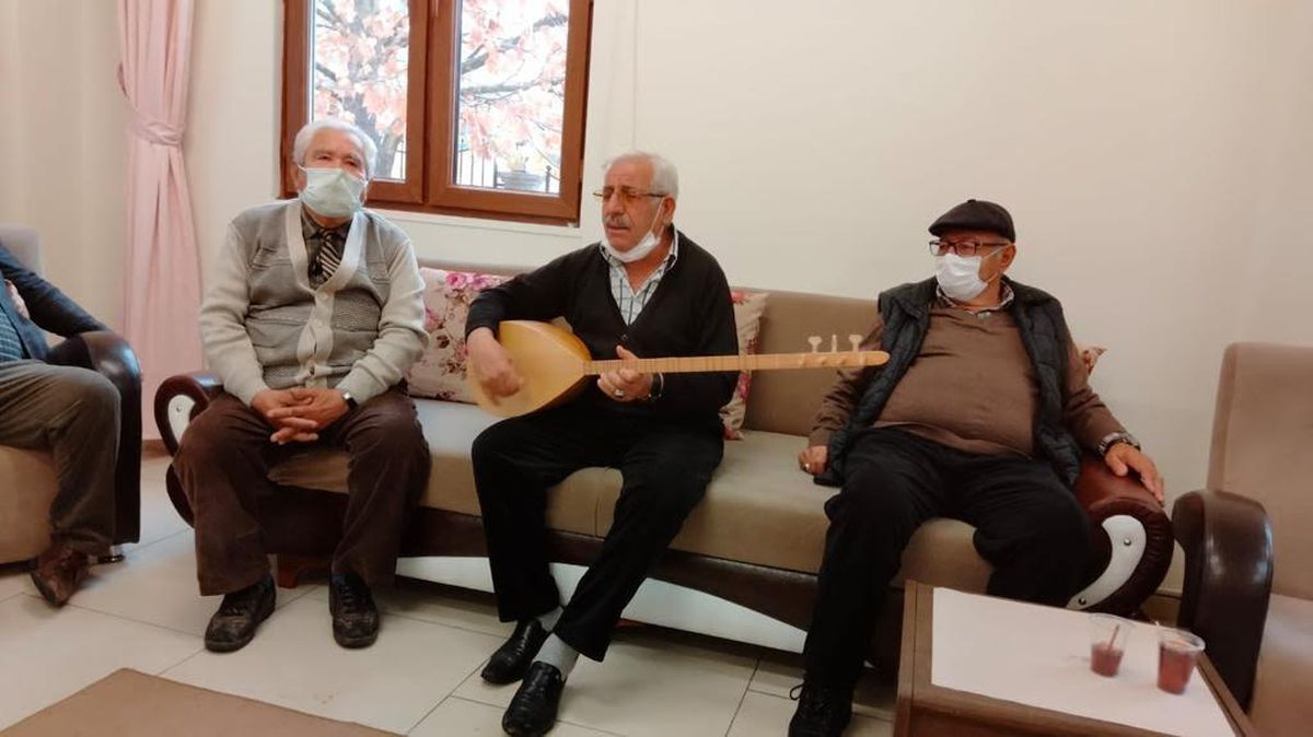 Koca çınarlar öğretmenleri unutmadı