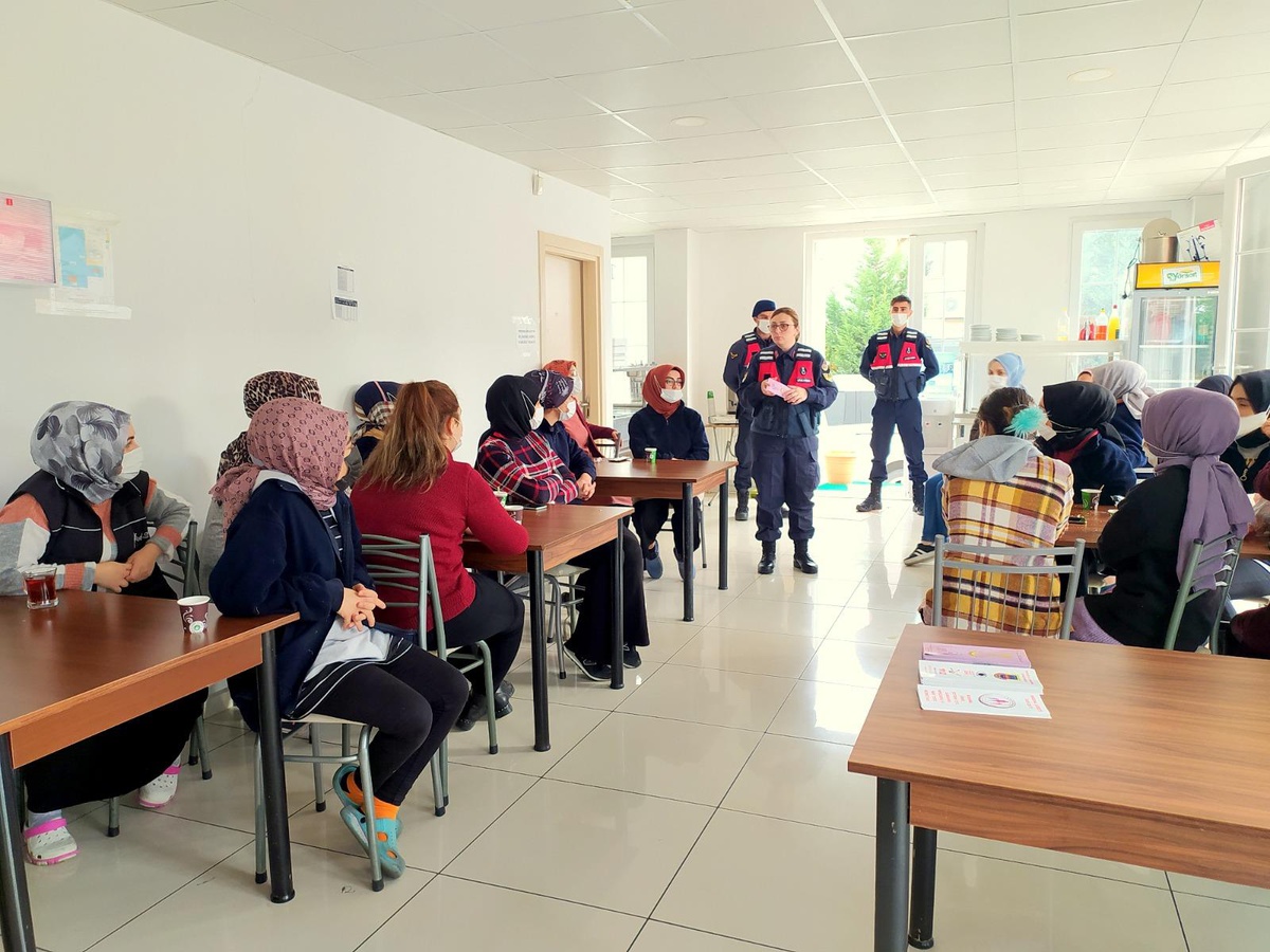 Son Dakika | Kocaeli\'de jandarma ekipleri KADES uygulamasını tanıttı