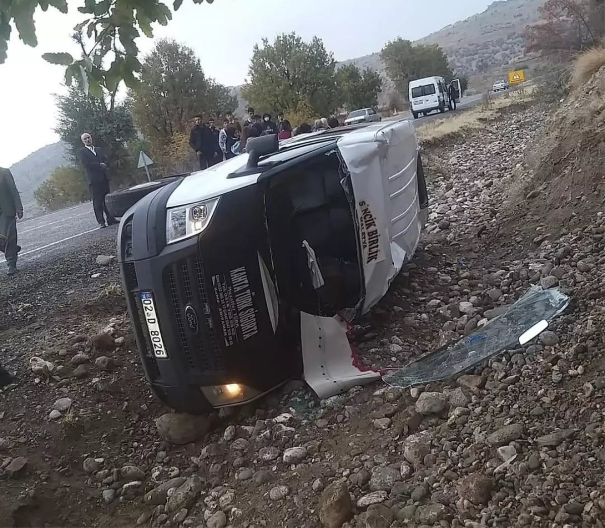 Kontrolden çıkan öğrenci servisi devrildi: 6 yaralı