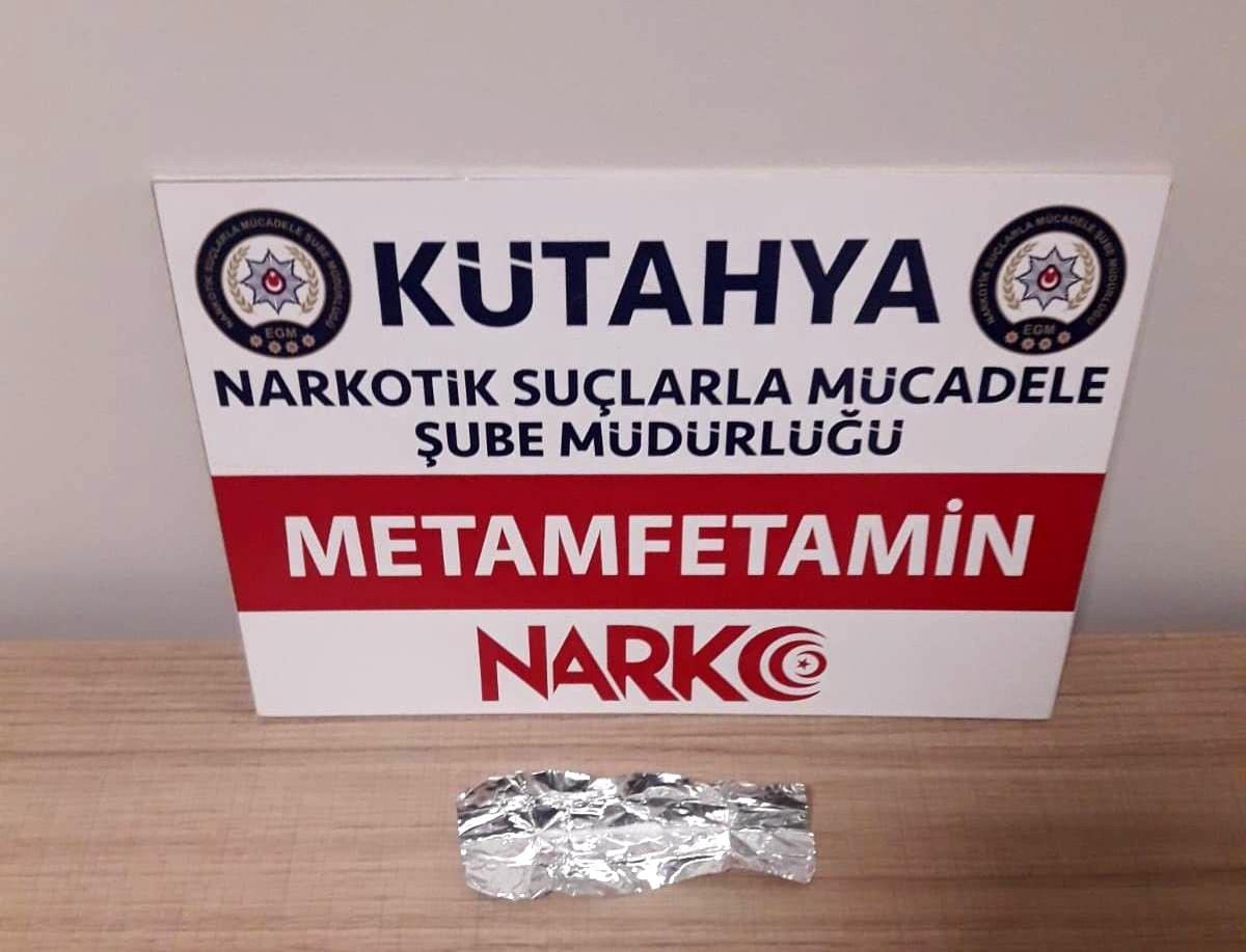 Kütahya\'da şüpheli şahsın üzerinde uyuşturucu bulundu