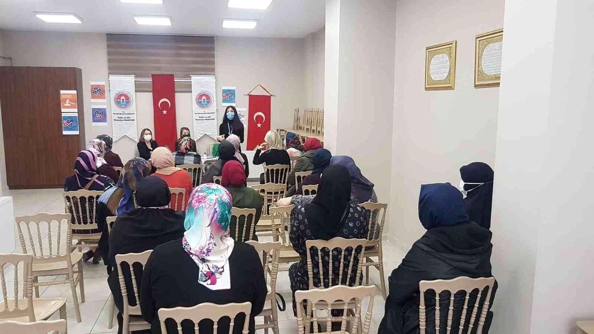 Maltepeli kadınlar şiddete karşı bilinçleniyor