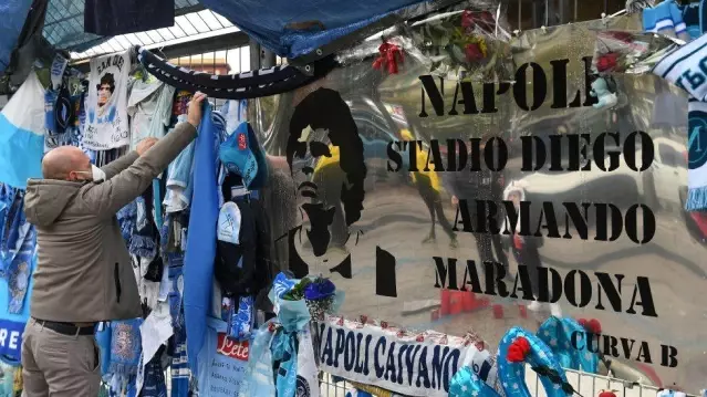Maradona, Napoli'de ölüm yıldönümünde anıldı: 'Unutulmaz bir efsane'