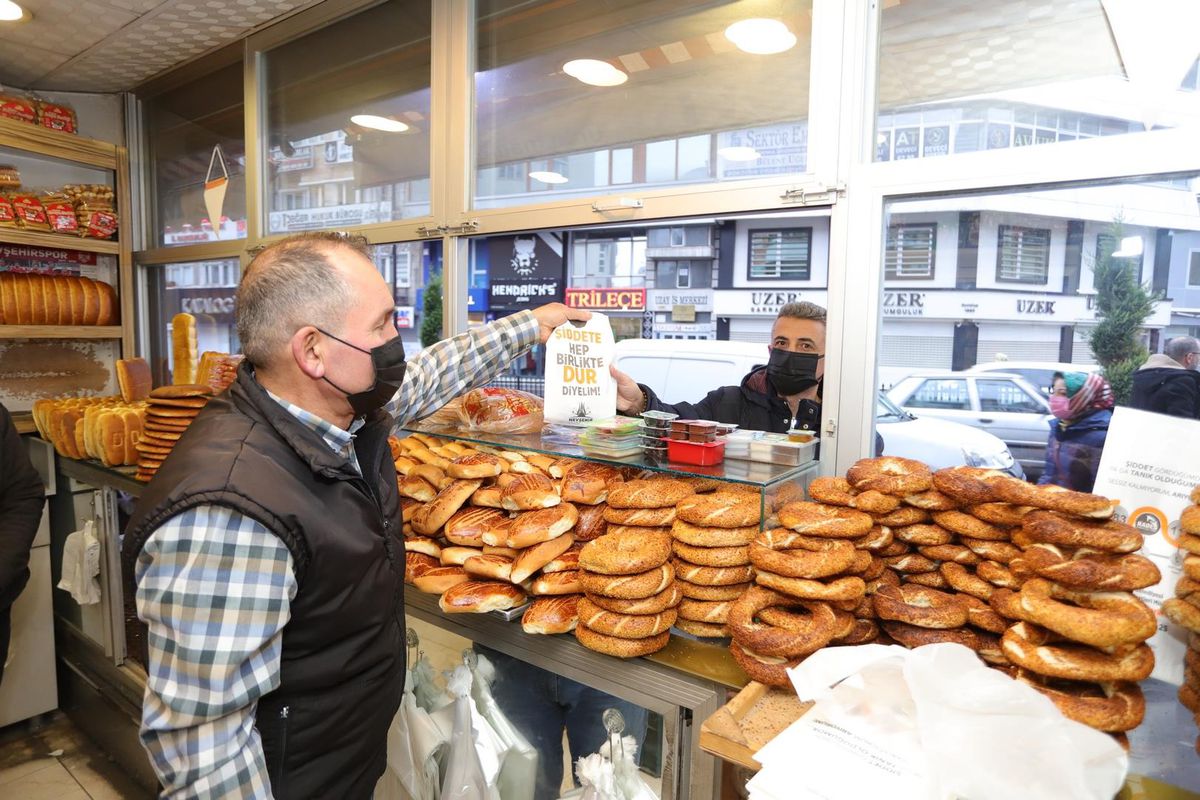 Nevşehir\'de ekmekler "Şiddete hep birlikte dur diyelim" yazılı ambalajla satışa sunuldu