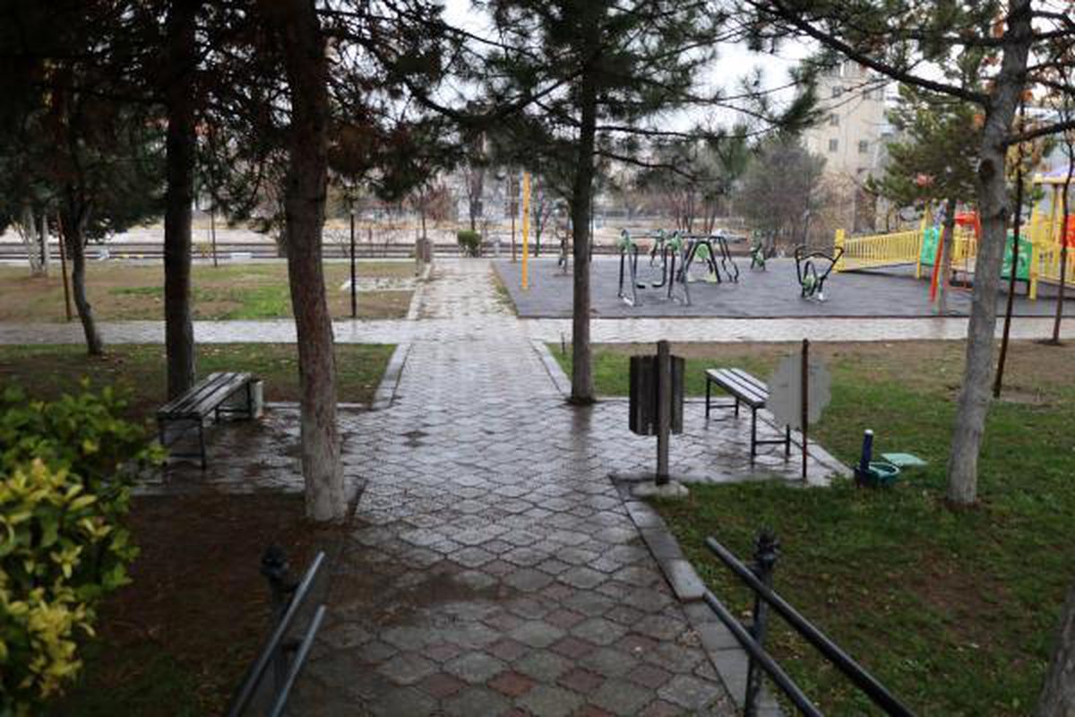 Sigara istediği Çinliyi, \'ters baktı\' diye bıçaklamış