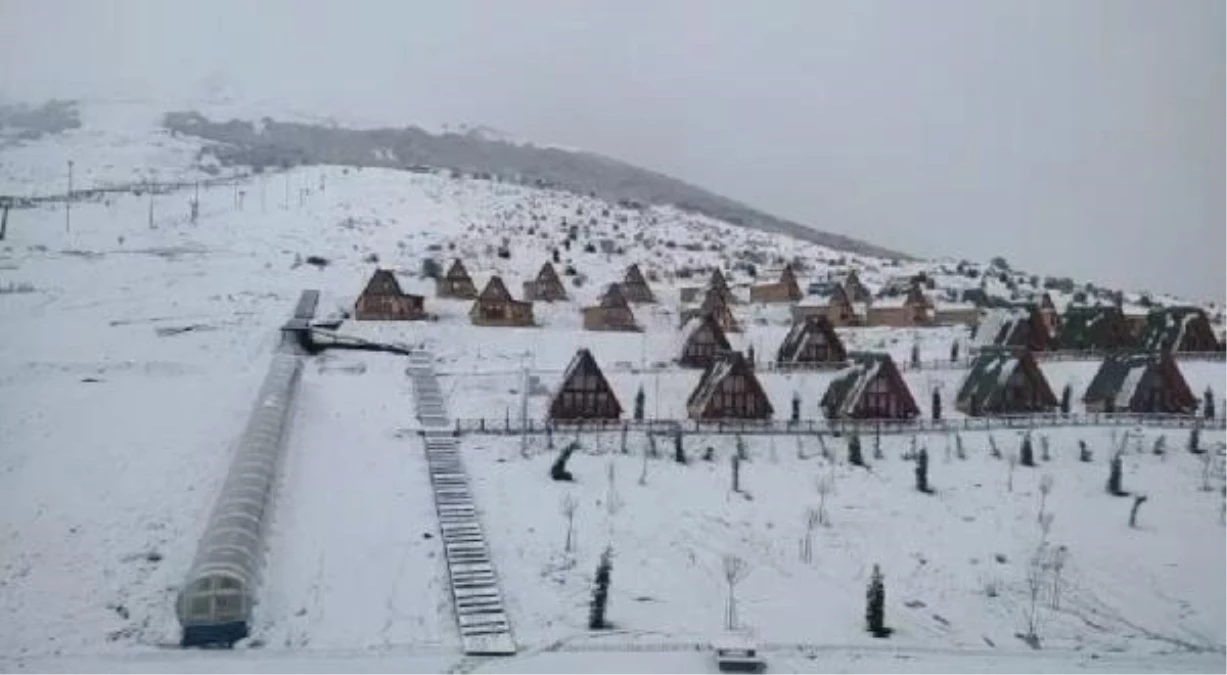 Sivas\'ta kar yağışı; 6 köy yolu kapandı