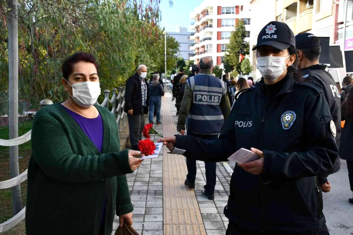 Söke polisi broşür dağıttı, KADES uygulamasına dikkat çekti