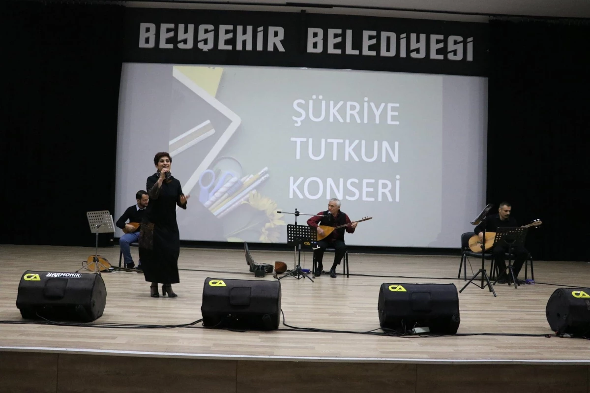 Şükriye Tutkun ve Ali Osman Erbaşı Beyşehir\'de konser verdi
