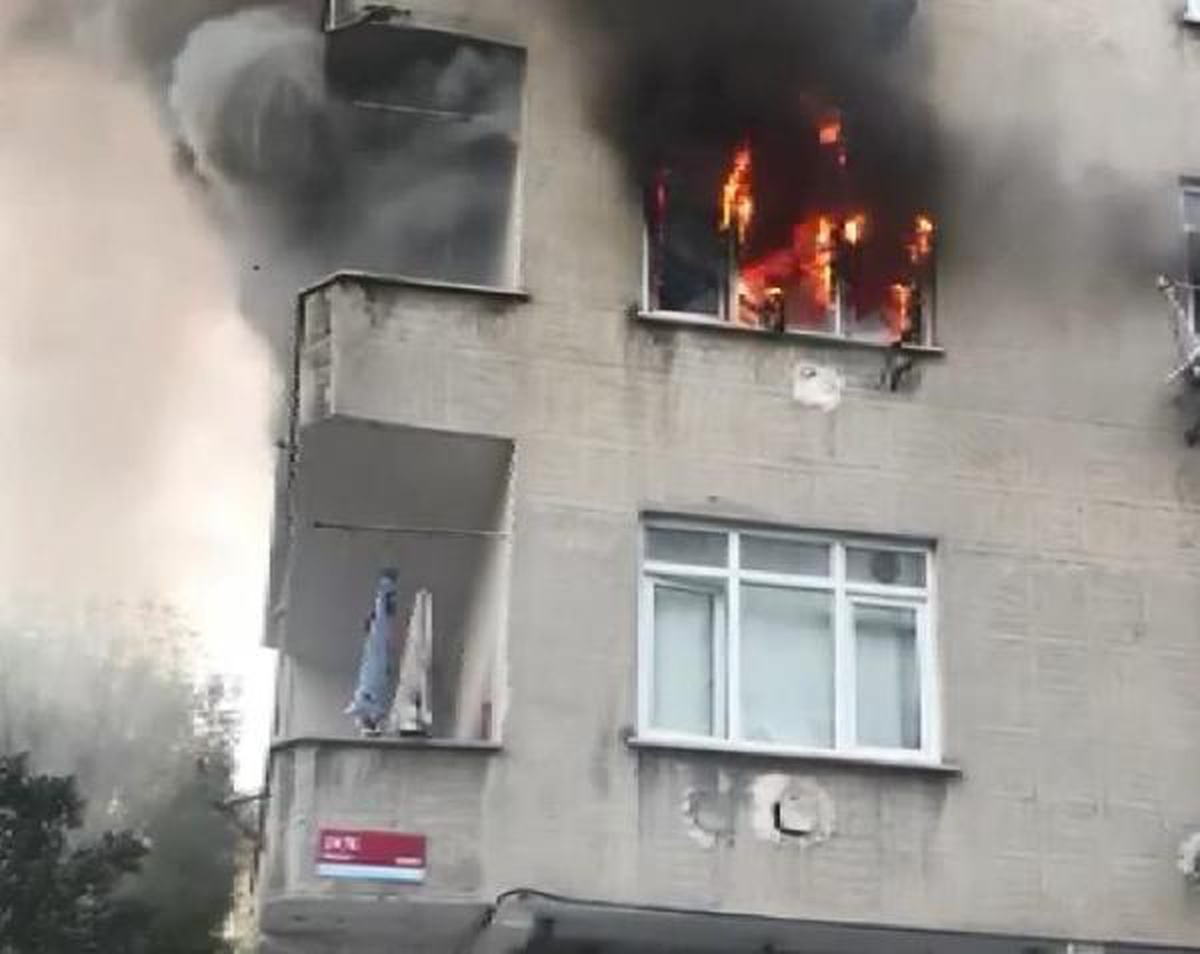 Son dakika haberi | Sultangazi\'de 5 yaşındaki çocuk çakmakla oynarken evi yaktı