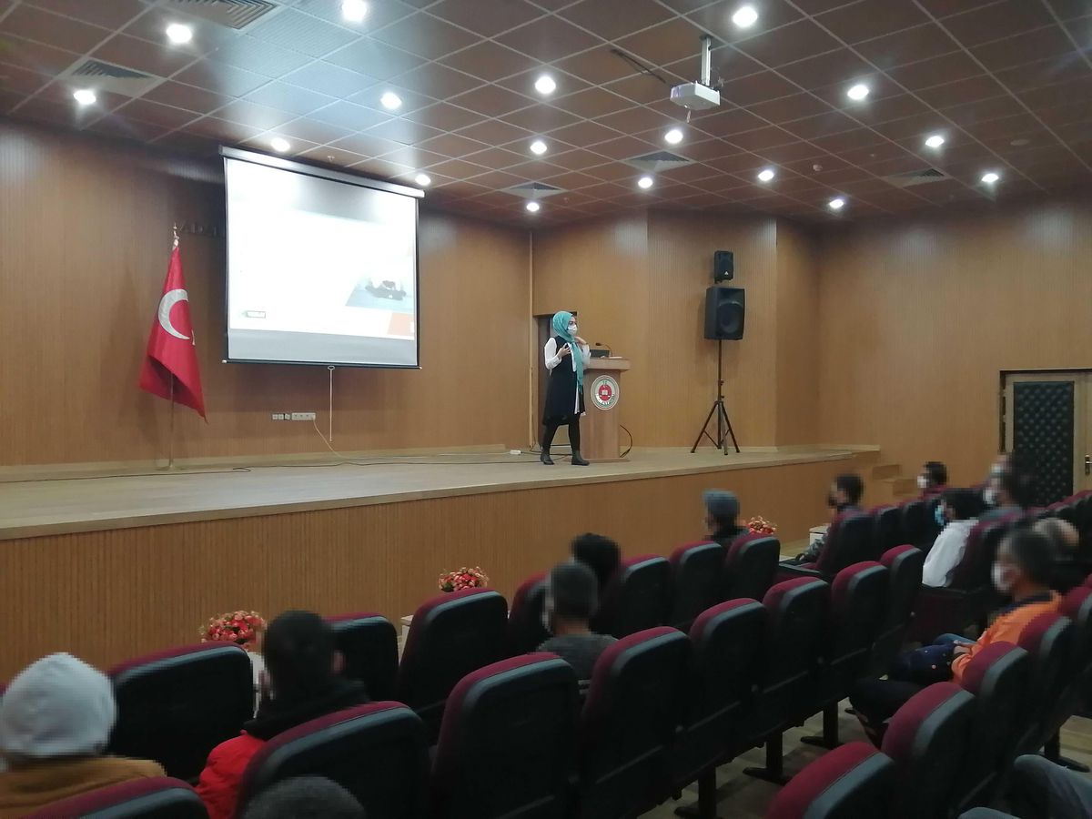Tarsus\'ta denetimli serbestlik yükümlülerine "bağımlılıkla mücadele semineri" verildi