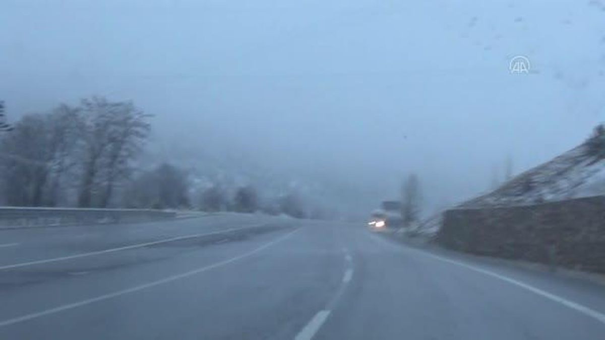 Tokat-Sivas kara yolunda kar nedeniyle ulaşım aksıyor