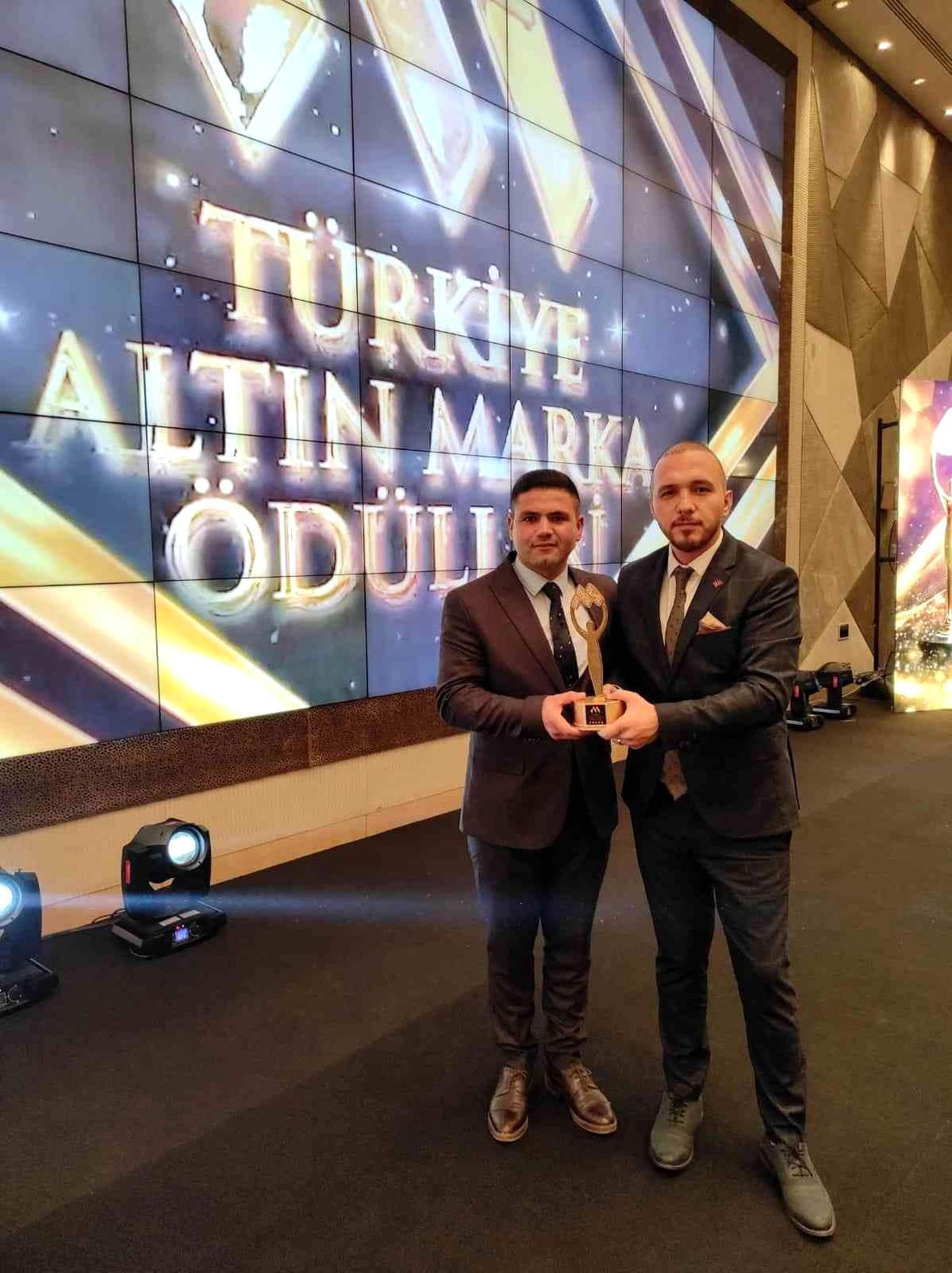 Türkiye Altın Marka Ödülleri\'nde Kafkaseli Gıda, "yılın en iyi yöresel lezzet markası" seçildi