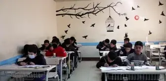 Afganistan'da Türk okullarına girmek için yarıştılar