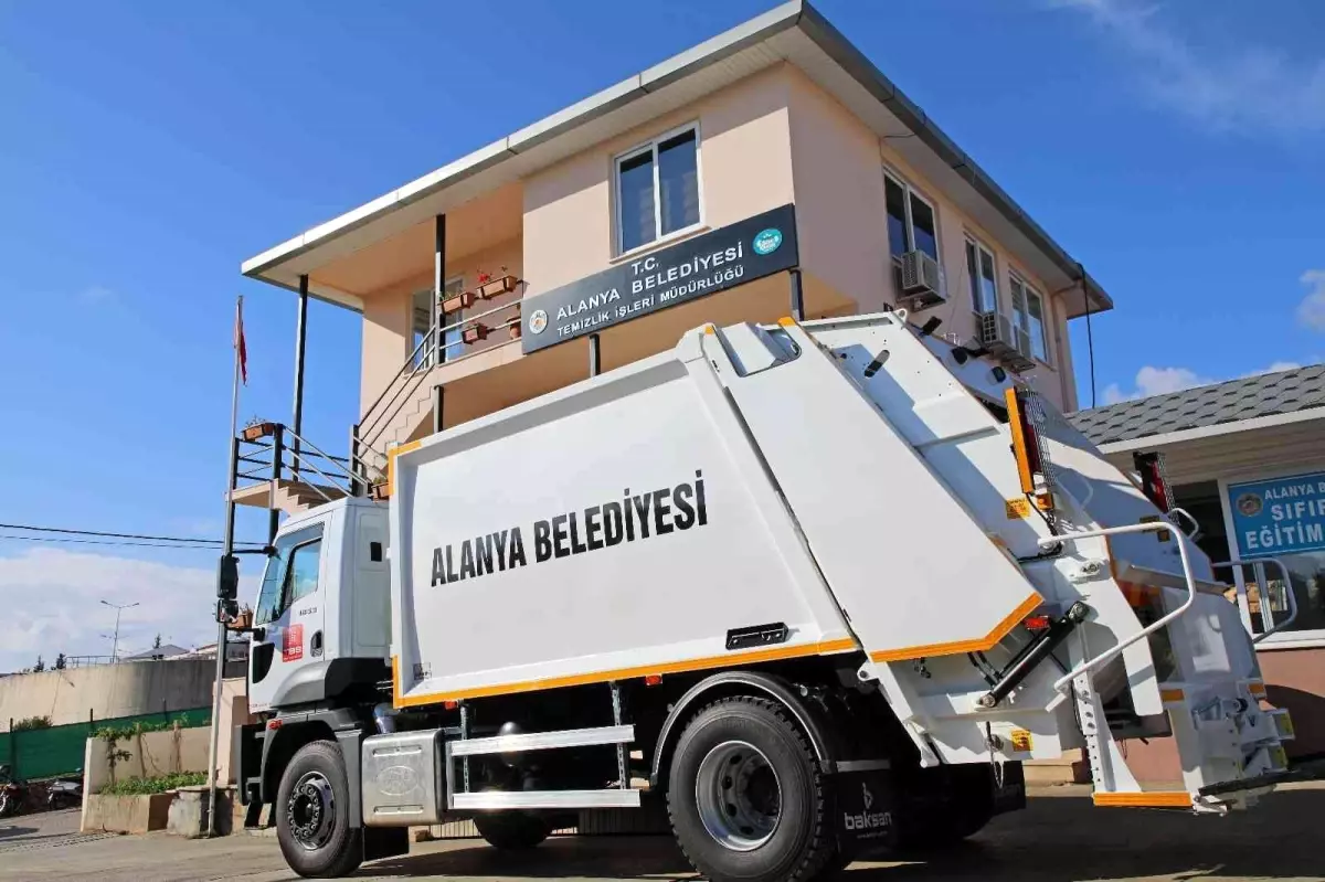 Alanya Belediyesi, 231\'nci sıfır kilometre aracını temizlik işleri bünyesine kattı