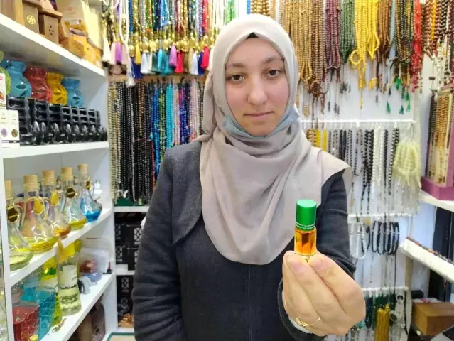 En çok kalp hastalığı rağbet ediyor! Balina kusmuğundan yapılan misk-i amberin 3 gramı 50 lira En çok kalp hastalığı rağbet ediyor! Balina kusmuğundan yapılan misk-i amberin 3 gramı 50 lira