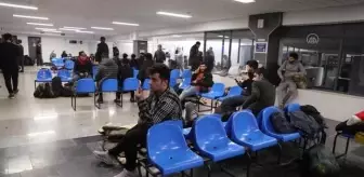 Belarus-Polonya sınırındaki bazı göçmenler Irak'a dönmek üzere Minsk'teki havaalanına geldi