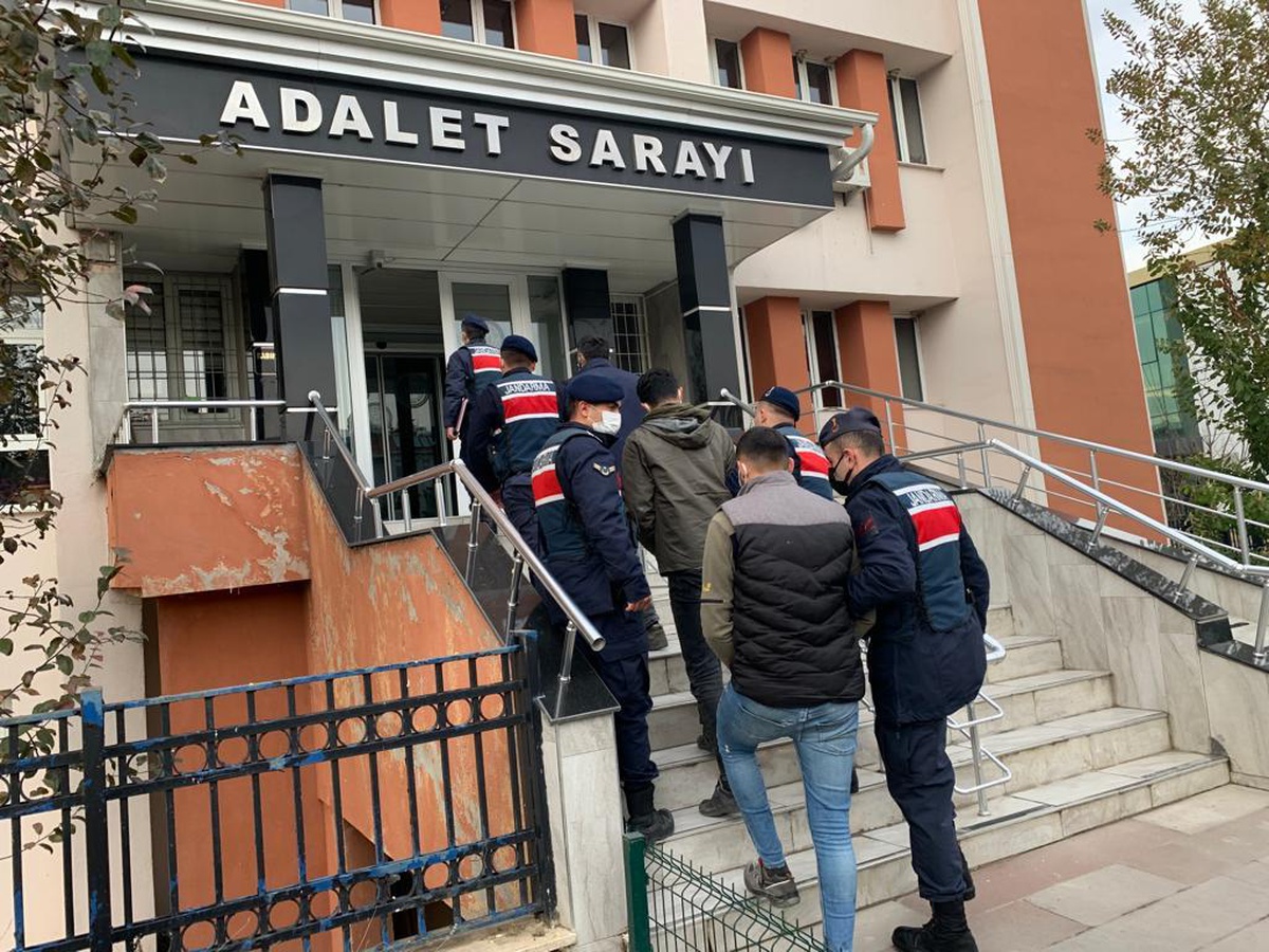 Bilecik\'te kaçak kazı yapan 3 şüpheli suçüstü yakalandı