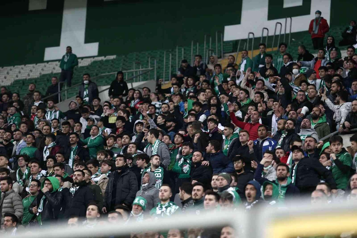 Bursaspor\'a hem para hem bloke cezası