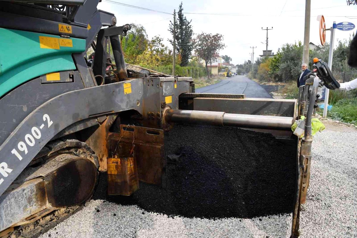 Çakırlar\'a 1,5 kilometre sıcak asfalt