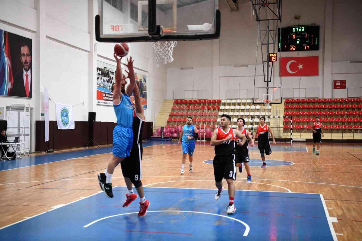 ÇESK, İzmitsporu'u 77 46'lık skorla mağlup etti