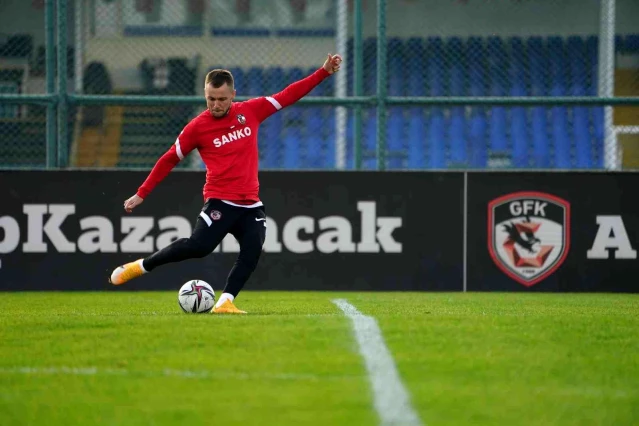 Erol Bulut: Hakem, Trabzonspor'a vermediği kırmızı kartla 4. dakikada maçı bitirdi 