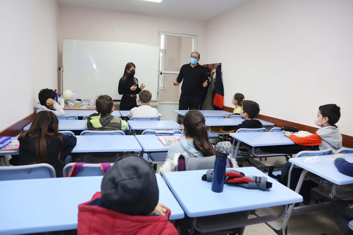 Eskişehir\'de çocuklar eğlenceli ve bilim dolu zaman geçiriyor