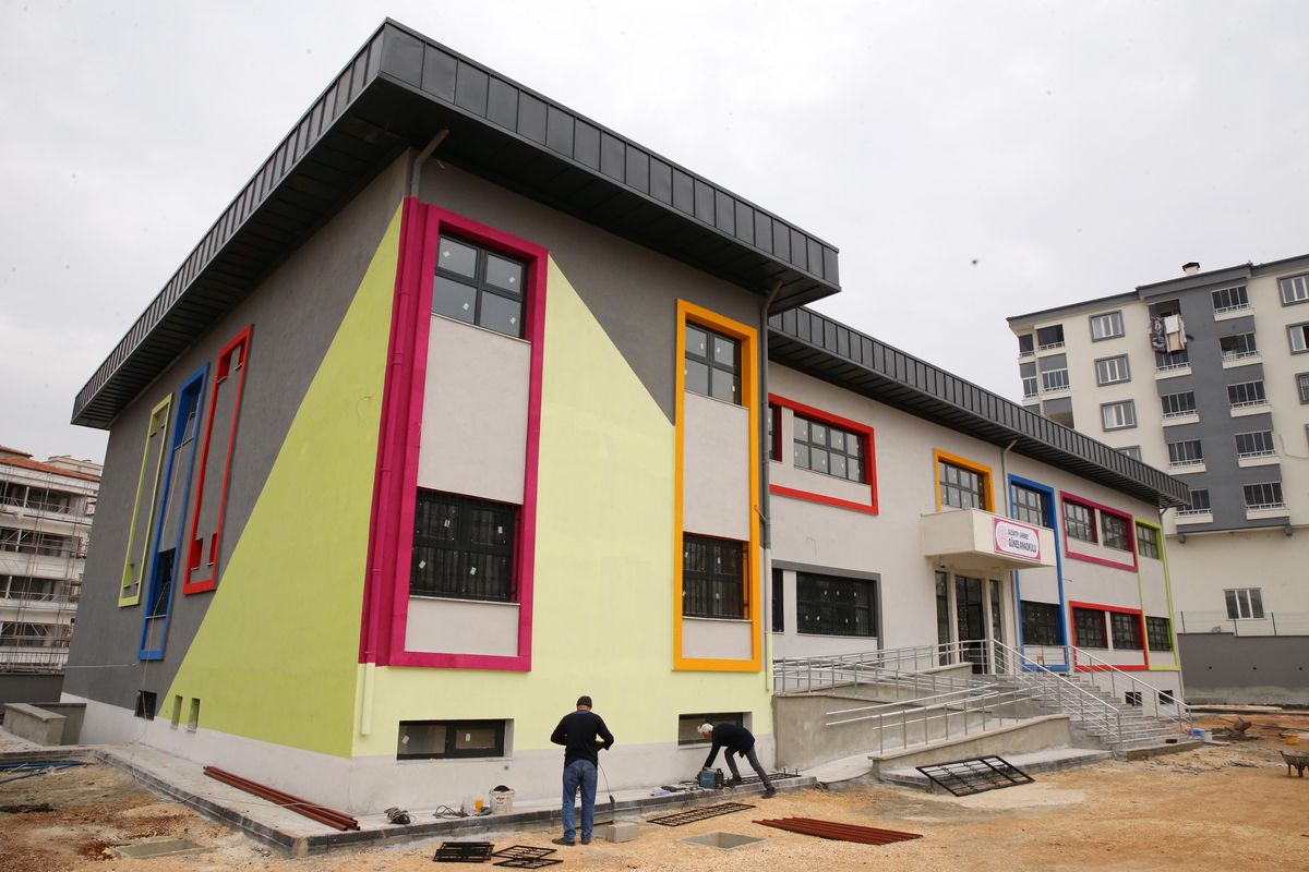 Gaziantep\'in derslik ihtiyacı devlet ve hayırseverlerin iş birliğiyle gideriliyor